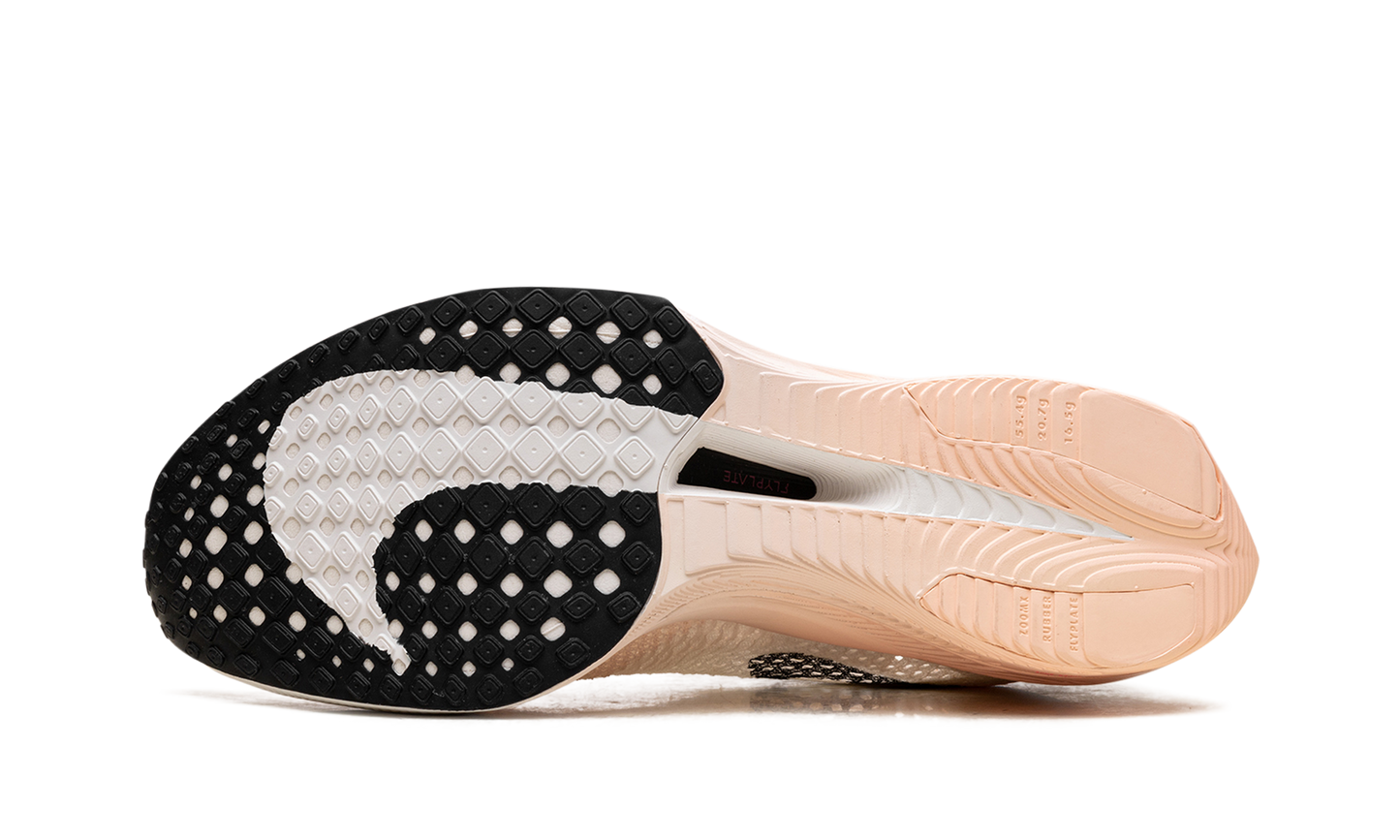 ZoomX Invincible Run 3 WMNS  Sail Guava Ice