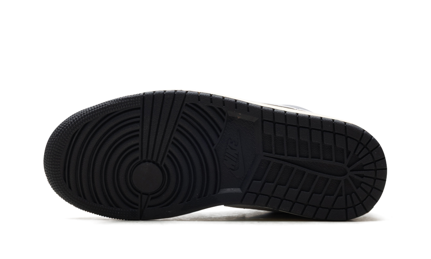 Air Jordan 1 Low SE  Light Smoke Grey