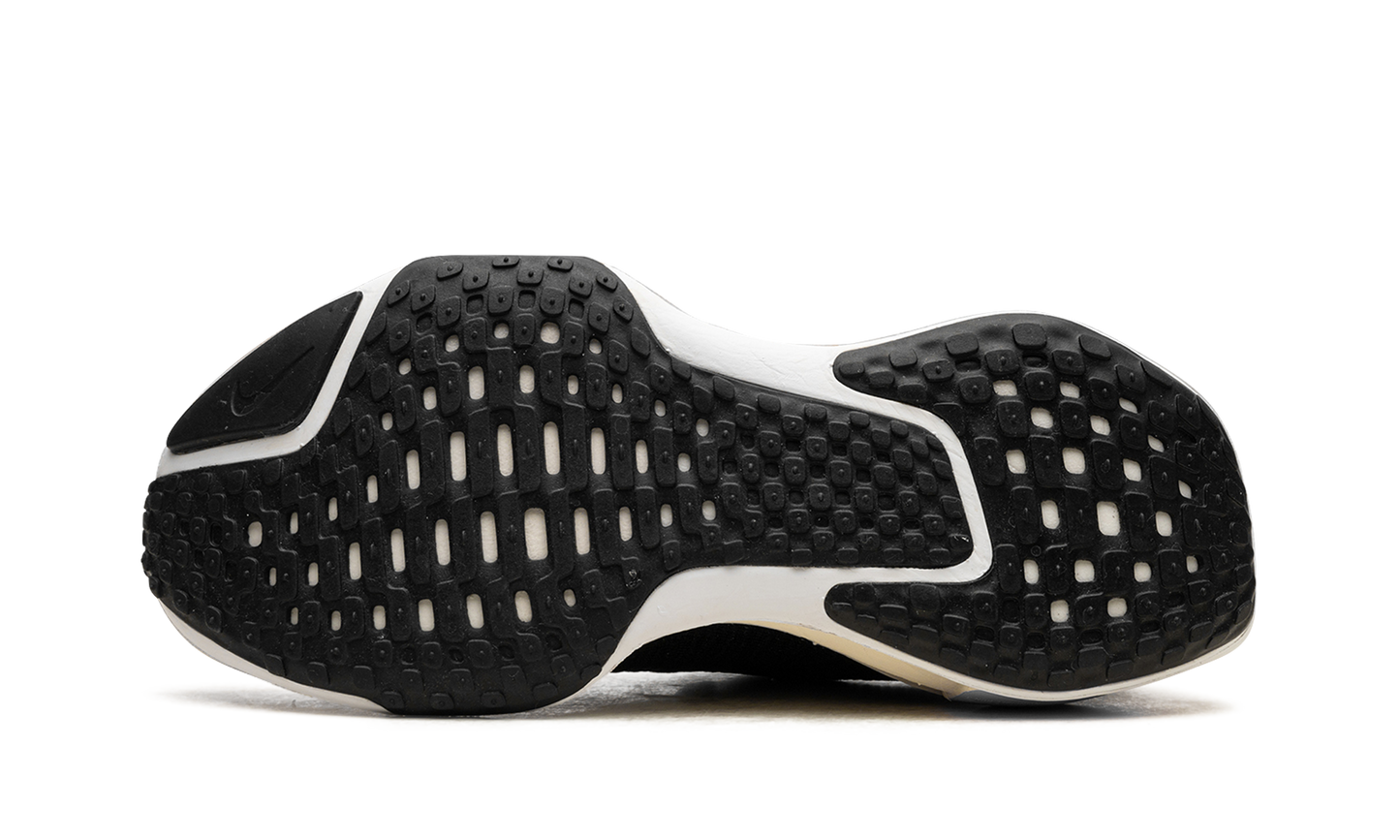 ZOOMX INVINCIBLE RUN 3 WMNS  Black White