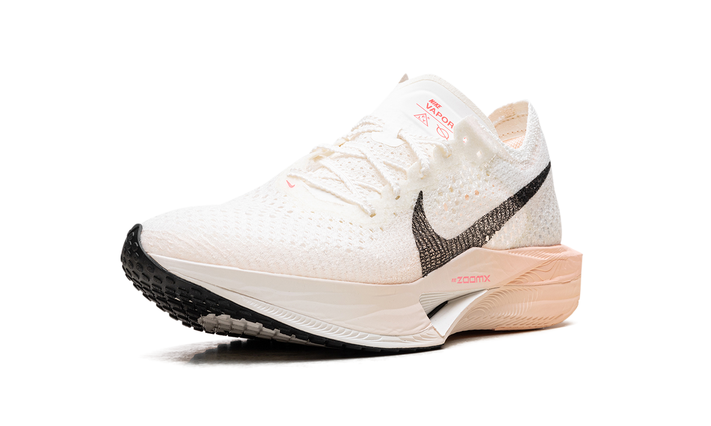 ZoomX Invincible Run 3 WMNS  Sail Guava Ice